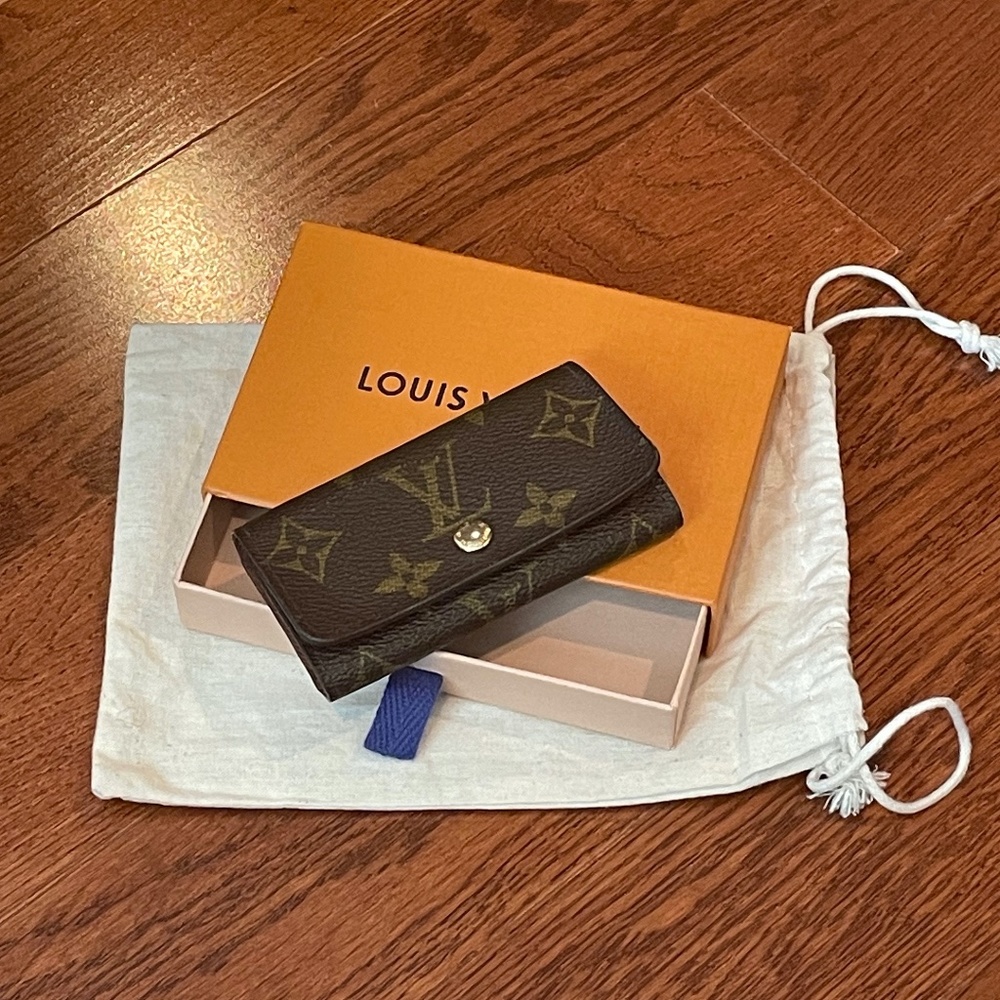 Authenic Louis Vuttion 4 Key Holder/Case